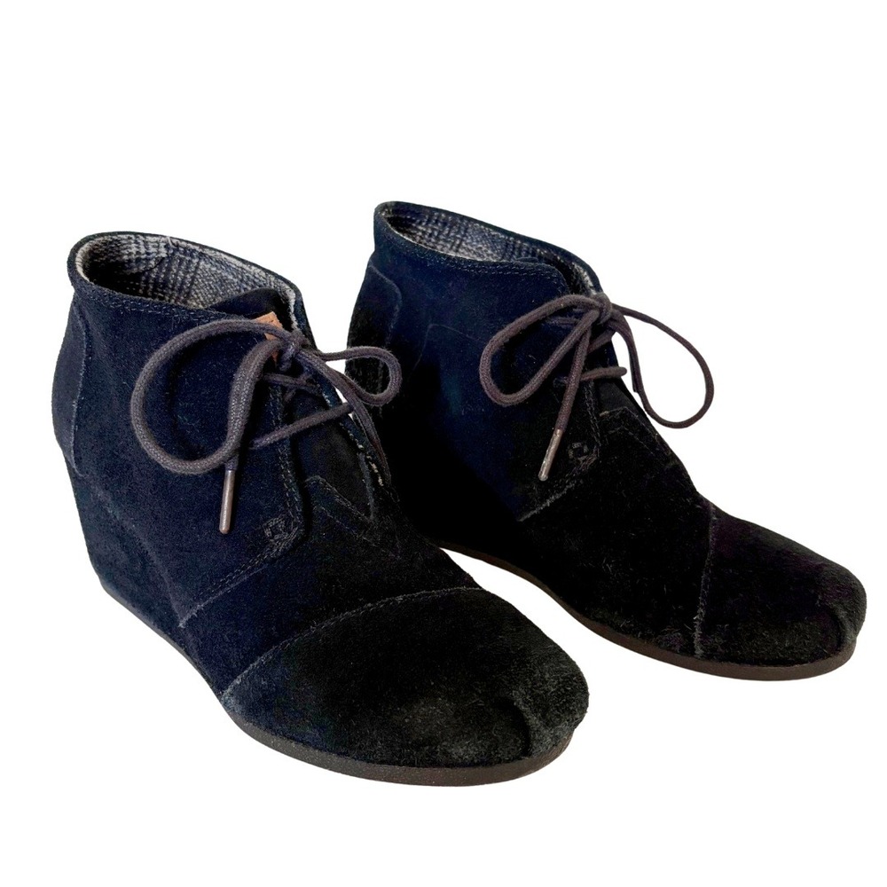 TOMS 'Kala' Black Suede Round-Toe Lace-Up Wedge Ankle Booties 2.5" Heel – Sz 8.5